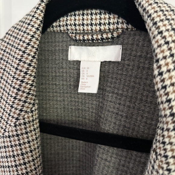 Blazer - Picture 2 of 2